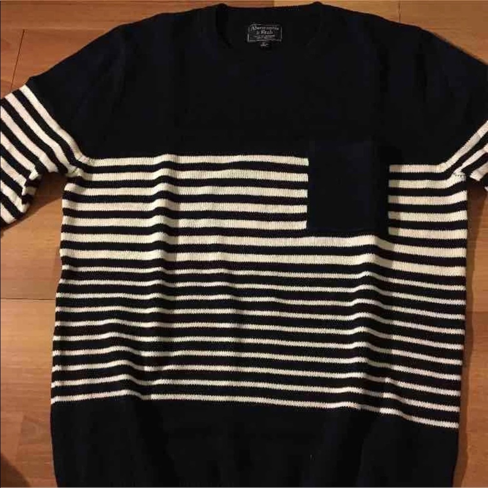 Men’s Abercrombie and Fitch Sweater